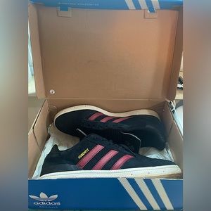 adidas BUSENITZ Men’s size 9.5 Skateboarding Shoe- Black/Burgundy
